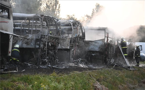 Buszok égtek egy dunavarsányi telephelyen