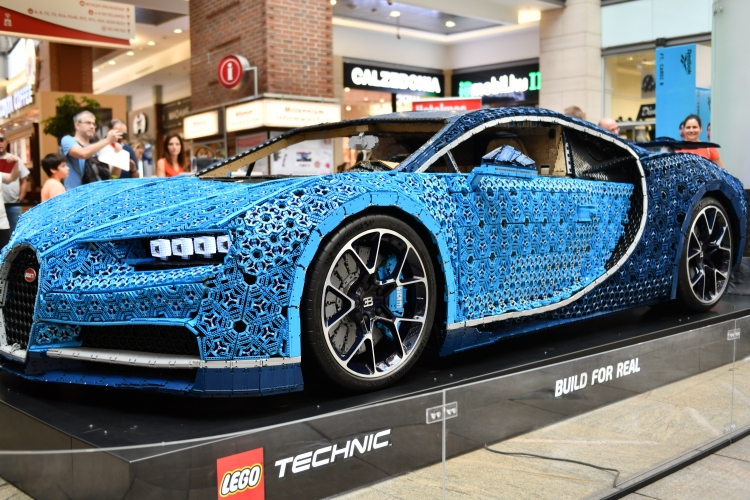 Budapestre érkezett az életnagyságú LEGO Bugatti - FOTÓK