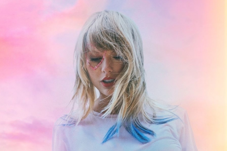 Taylor Swift történelmet ír a Billboard-albumlistán