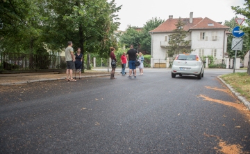 Folytatódik a burkolatfelújítás a Móricz Zsigmond utcában